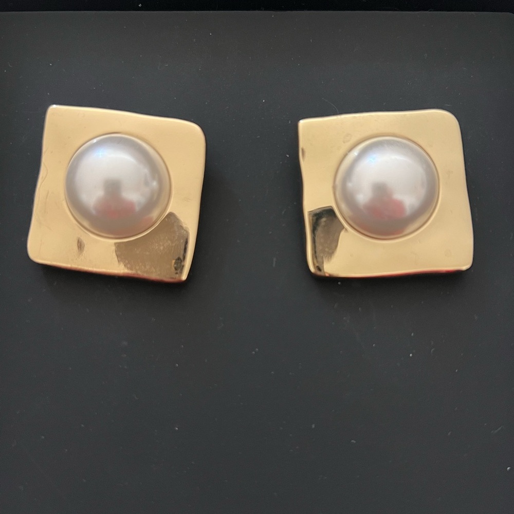 Retrofete Gold and White Minimalist Earrings